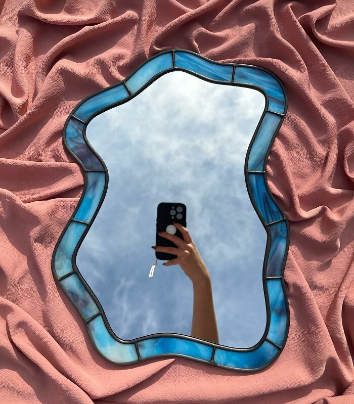 AYNA SELFİELERİ İÇİN RENKLİ DALGALI AYNALAR