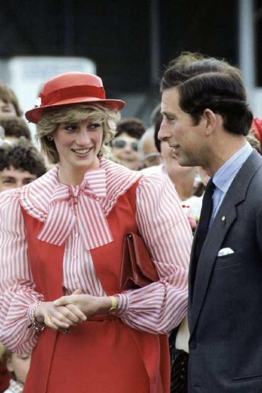 ZAMANSIZ TARZLARIYLA HER DÖNEME İLHAM KAYNAĞI OLAN KADINLAR: LADY DİANA