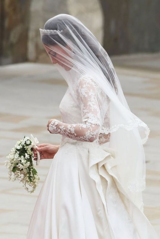 KATE MIDDLETON`UN HAFIZALARA KAZINAN GELLNL