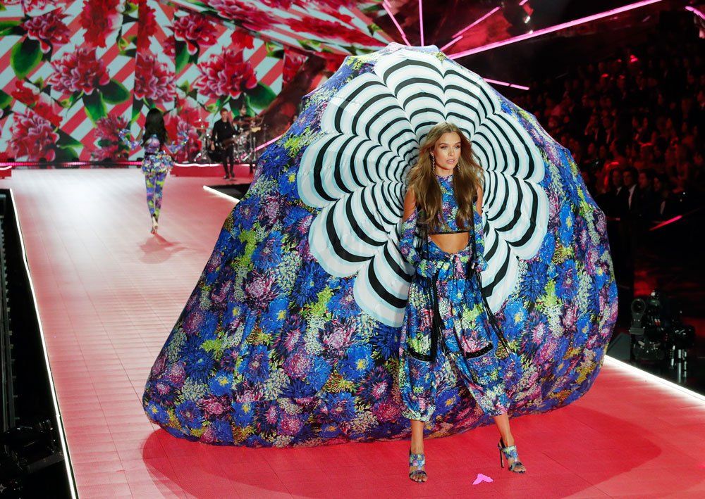 Victoria`s Secret Meleklerinin Makyajlı ve Makyajsız Halleri