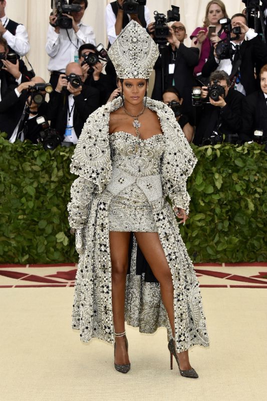 MET GALA 2018`DEN HAFIZALARA KAZINAN GÖRÜNÜMLER