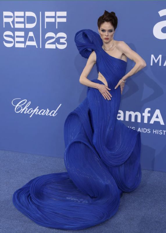 AMFAR CANNES GALASI EN Y KIRMIZI HALI STLLER