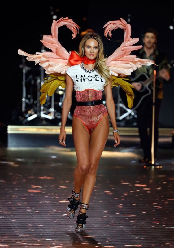 Victoria`s Secret Meleklerinin Makyajlı ve Makyajsız Halleri