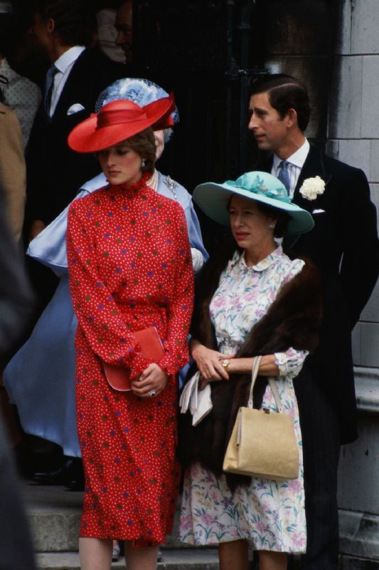 ZAMANSIZ TARZLARIYLA HER DÖNEME İLHAM KAYNAĞI OLAN KADINLAR: LADY DİANA