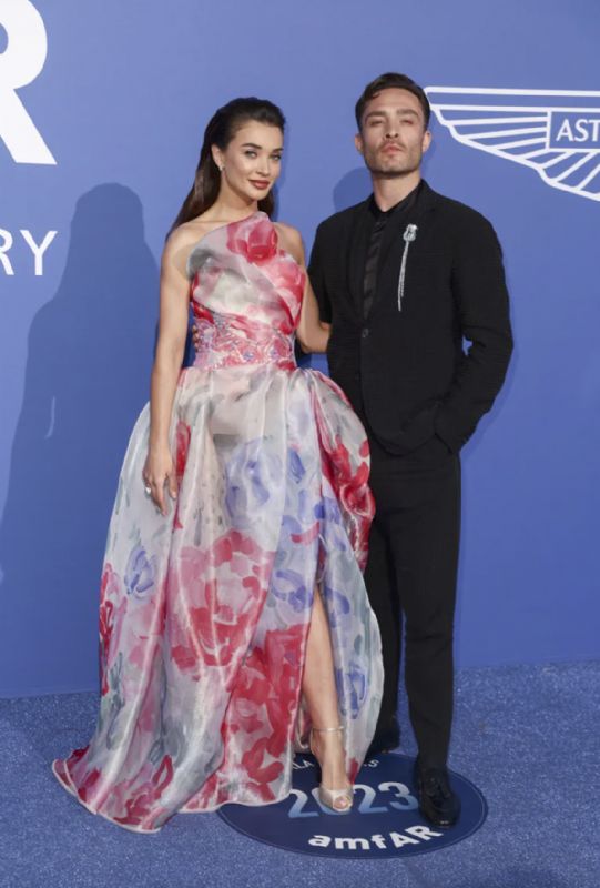 AMFAR CANNES GALASI EN Y KIRMIZI HALI STLLER