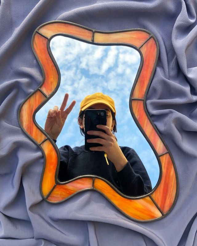 AYNA SELFİELERİ İÇİN RENKLİ DALGALI AYNALAR