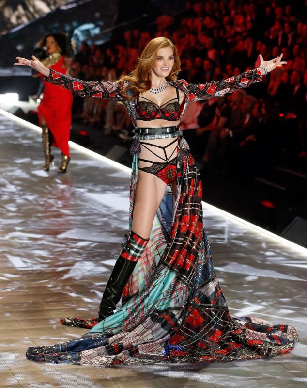 Victoria`s Secret Meleklerinin Makyajlı ve Makyajsız Halleri