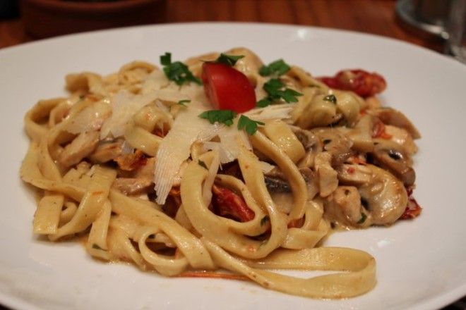 Tavuklu Mantarlı Fettucini